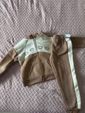Brown & Cream Zip-Front Sweatshirt and Joggers Set